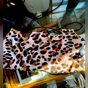 !! SOLD !! Beach riot Calle top